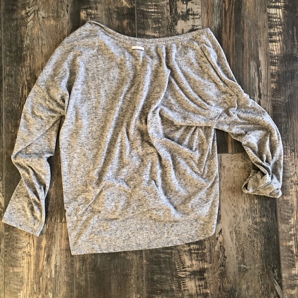 DONATED: VS oversized heather grey light weigh top - Picture 4 of 4